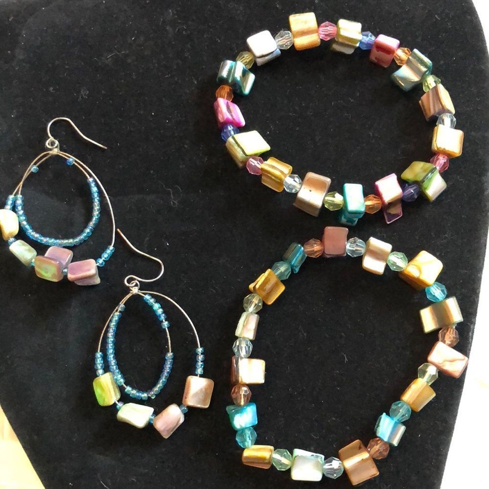 Earrings and bracelet set